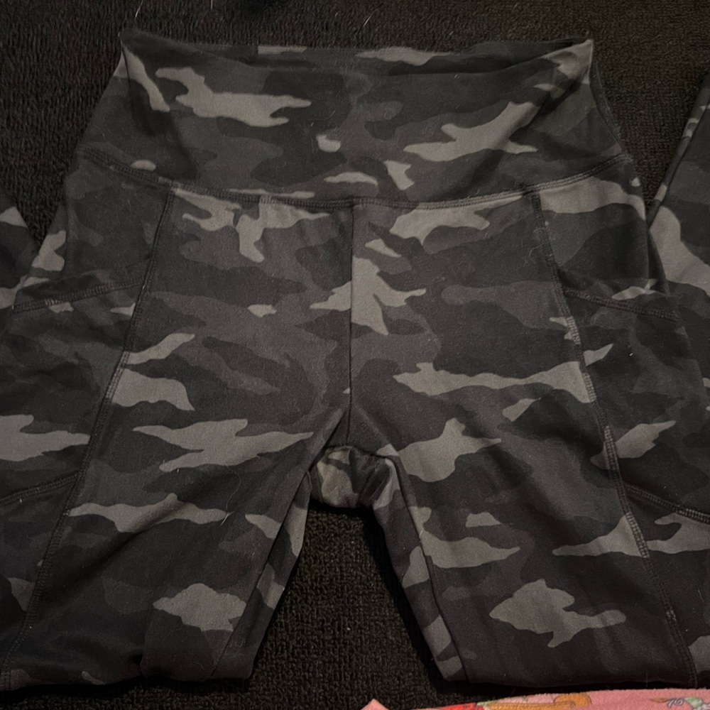 Balance Collection Dark Camouflage Leggings